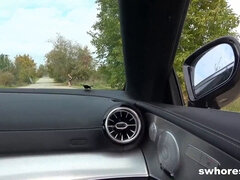 Gros seins, Voiture, Tchèque, Gorge profonde, En levrette, De plein air, Public, Suçant