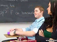 Bruinharig, Schoolmeisje, Geschoren, Tatoeage, Tiener, Uniformpje