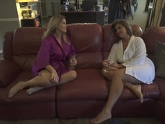 Enthousiasteling, Grote mammen, Blond, Pijpbeurt, Rondborstig, Bedriegen, Natuurlijke tieten, Tieten likken