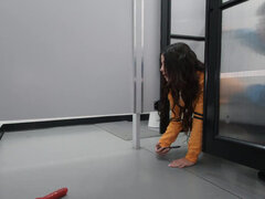 Красотки, В клубе, Парочка, Член, Сперма на лице, Поцелуи, Крошечные, Туалет