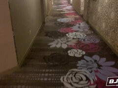 Gros cul, Grosse bite, Bikini, Sucer une bite, Plantureuse, Seins naturels, Réalité, Rousse roux