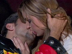 Europees, Dik, Vingeren, Handbeurt, Rijpe lesbienne, Orgasme, Buiten, Kut duiken