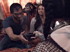 Tir de sperme, Adolescente, Plan cul à trois