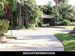 Morena, Estilo perrito, Corridas faciales, Grupo, Tetas naturales, Orgía, Montar, Chupando