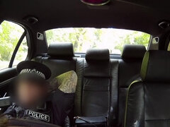 Grosse titten, Schwarz, Braunhaarige, Auto, Hundestellung, Aufs gesicht abspritzen, Handjob, Im freien