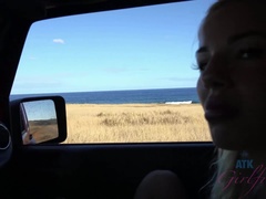 Coche, Penetracion con dedos, Al aire libre, Pov, Público, Tetas, Voyeur, Mojado