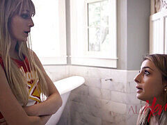 Чирлидеры, Лесбиянка, Оргазм, Крошечные, Киски, Молоденькие