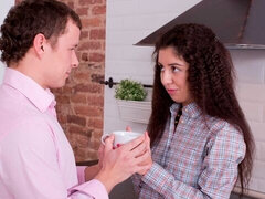 Grote lul, Pijpbeurt, Bruinharig, Hondjeshouding, Sperma in gezicht, Natuurlijke tieten, Klein, Tieten likken