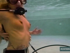 Cul, Gros seins, Bikini, Blonde, Petite femme, Public, Adolescente, Sous marin