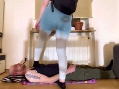 Enthousiasteling, Kont naar mond, Grote kont, Dominante vrouw, Duits, Vernedering, Slaaf