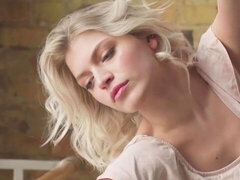 Блондинки, Мастурбация, Киски, Тощие, Носки, Соло, Сиськи