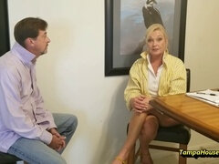 Blasen, Geile alte tussi, Frau, Milf, Mutti, Orgasmus, Pov, Unter dem rock