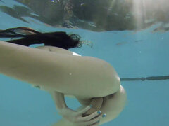 Leie, Braunhaarige, Besamung, Pool, Pov, Rasiert, Unter wasser