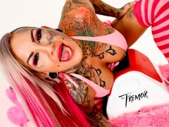 Amateur, Gros seins, Doigter, Masturbation, Mère que j'aimerais baiser, Dénudage, Tatouage, Vibromasseur