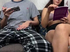 Leie, Grosser schwanz, Hochschule, Familie, Natürlichen titten, Geschwollene nippel, Schwestern, Titten