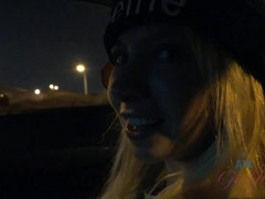 Salle de bains, Blonde, Éjaculation interne, Branlette thaïlandaise, Embrassement, Orgasme, Petite femme, Pov