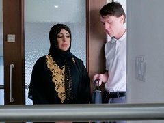 Arabe, Gros seins, Sucer une bite, Branlette thaïlandaise, Interracial, Léchez, Rasée, Dénudage