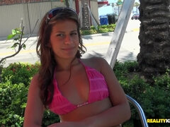 舐める尻, デカ尻, ビキニ, 茶髪の, ハードコア, ラティーナ, ピアス, プール