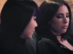 Arsch, Blondine, Braunhaarige, Hd, Strümpfe, Tätowierung, Flotter dreier, Titten