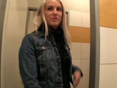 Blonde, Toilettes