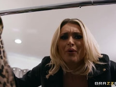 Arsch, Grosse titten, Blondine, Blasen, Stiefel, Handjob, Tätowierung, Tanga