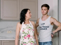 デカパイ, フェラチオ, お婆さん, 手コキする, オマンコ, ロシア人, 垂れ乳, 剃毛