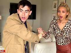 Nana, Sucer une bite, Brunette brune, Marrant, Hd, Orgasme, Criant, Plan cul à trois