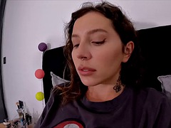 Attrapée, Double pénétration, Première fois, Masturbation, Mature, Russe, Tatouage, Adolescente