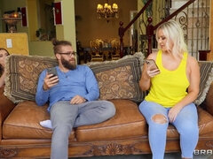 Lieveling, Grote mammen, Rondborstig, Moeder die ik wil neuken, Pornster, Realiteit, Trio, Tieten likken