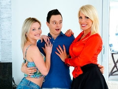 舐める尻, デカ尻, ブロンド, フェラチオ, 下着, 淫乱熟女, ストッキング, 三人
