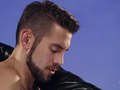 In den arsch, Aus dem arsch in den mund, Stiefel, Braunhaarige, Vollbusig, Hundestellung, Latina, Transfrau