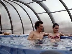 Брюнетки, Папочка, Секс без цензуры, Бассейн, Соблазенение, Тощие, Молоденькие, Сиськи