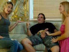 Enthousiasteling, Grote kont, Grote lul, Grote mammen, Blond, Pijpbeurt, Masturbatie, Moeder die ik wil neuken