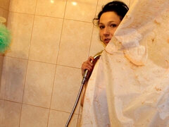 Bad, Braunhaarige, Hundestellung, Fingern, Natürlichen titten, Pov, Jungendliche (18+), Titten