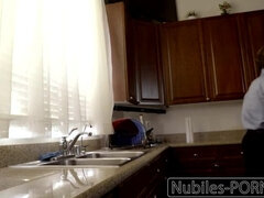 18 jaar, Pijpbeurt, Dochter, Lul, Sperma in gezicht, Ruw, Tiener, Tieten likken