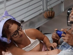 Sucer une bite, Couple, Queue, Interracial, Fille latino, Jarretelles, Adolescente