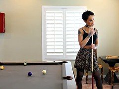 Noire, Sucer une bite, Brunette brune, Noir ébène, Faciale, Interracial, Chevaucher, Tatouage