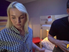 Спальня, Блондинки, Брюнетки, Чешки, Член, Затыкание рта, Мастурбация, Сиськи