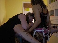 In den arsch, Sadomasochismus, Blasen, Domination, Weibliche domination, Gruppensex, Party, Strapon
