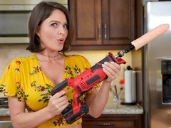 Blasen, Braunhaarige, Hundestellung, Handjob, Hardcore, Milf, Rasiert, Spielzeuge