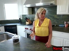 Blondine, Blasen, Familie, Oma, Reif, Ablutschen, Taboo