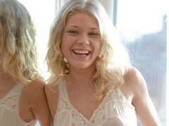 18 años, Rubia, Masturbación, Cabello corto, Flaco, Solo, Estriptis, Adolescente