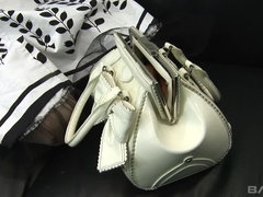 Blonde, Brunette brune, Gode, Lesbienne, Lingerie, Masturbation, Piercing, Jouets