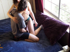 Brunette brune, Éjaculation interne, Femelle, Embrassement, Orgasme, Petite femme, Chatte
