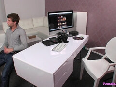 Chica, Estilo perrito, Dominacion femenina, Lamidas, Oficina, Coño, Puta, Tetas