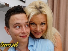 Grote lul, Blond, Sperma in mond, Sperma in gezicht, Moeder, Rijden, Geschoren, Vrouw