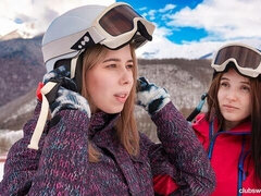 18 летние, Поцелуи, Лесбиянка, Белье, Киски, Бритые, Тощие, Стриптизерша