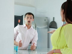 デカ尻, フェラチオ, 茶髪の, 汚れた　, キッチン, なめる, 義母, ストリッピング