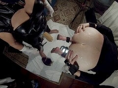Anal, Bondage domination sadisme masochisme, Femme dominatrice, Pénétrer avec le poing, Gode énorme, Latex, Strapon, Jouets