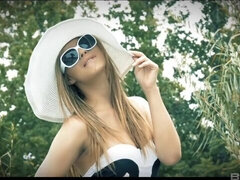 Morena, Linda, Tacones, Masturbación, Al aire libre, Piscina, Flaco, Adolescente